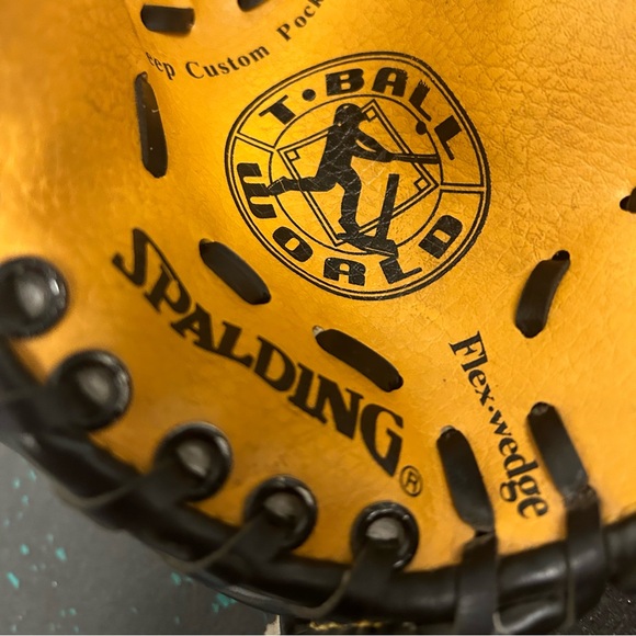 Spalding Youth left hand 9.5” T100 baseball glove - Picture 5 of 7